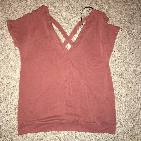 Cute criss cross front top NWOT - Picture 2 of 3